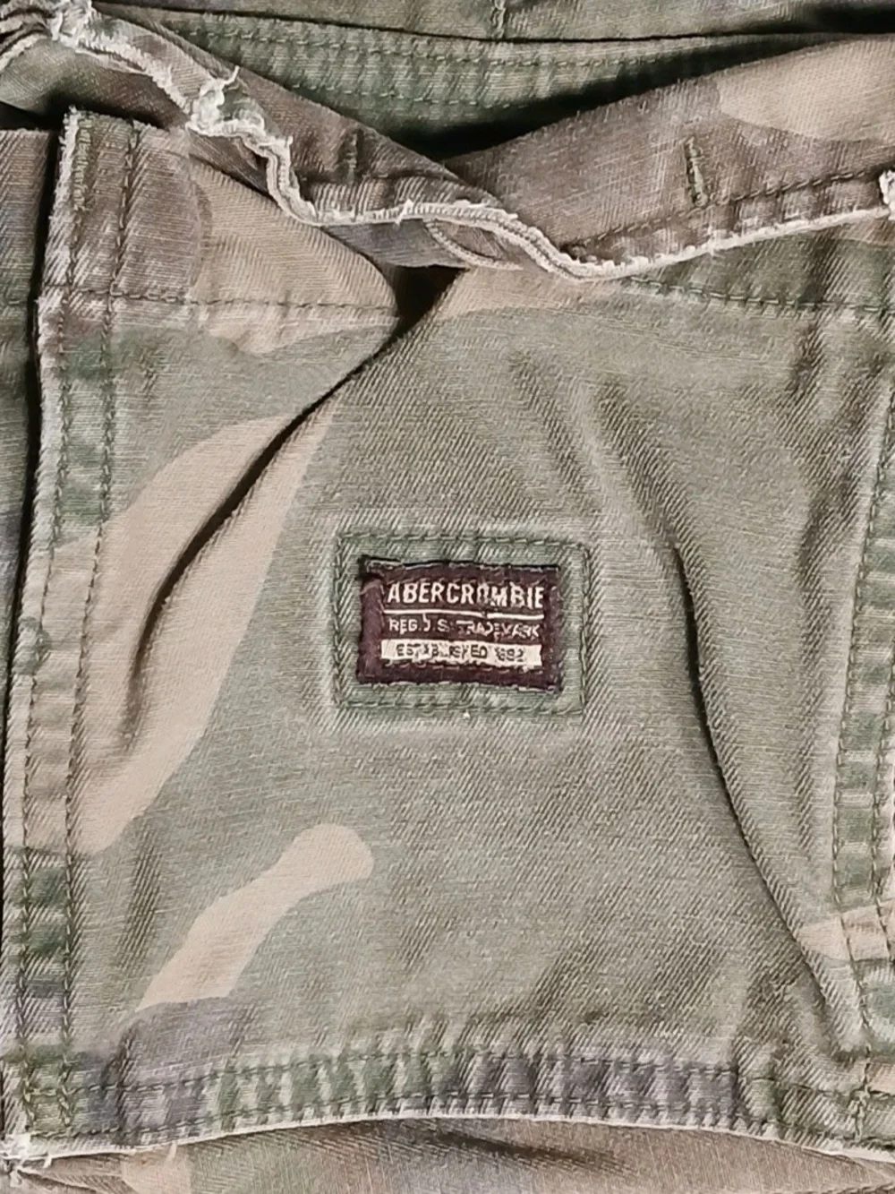 Y2K Abercrombie & Fitch Camo Cargo Shorts 33 Men's Distressed Thrashed VTG